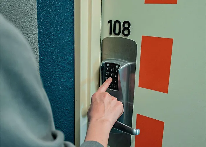 Ibis Budget Est Ναρμπόν